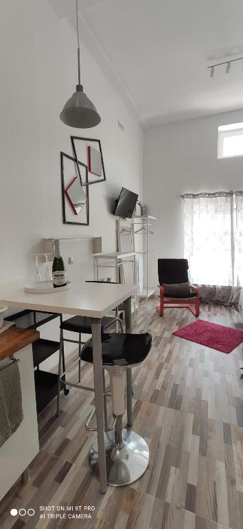 a living room with a table and a chair at Huelintown in Málaga