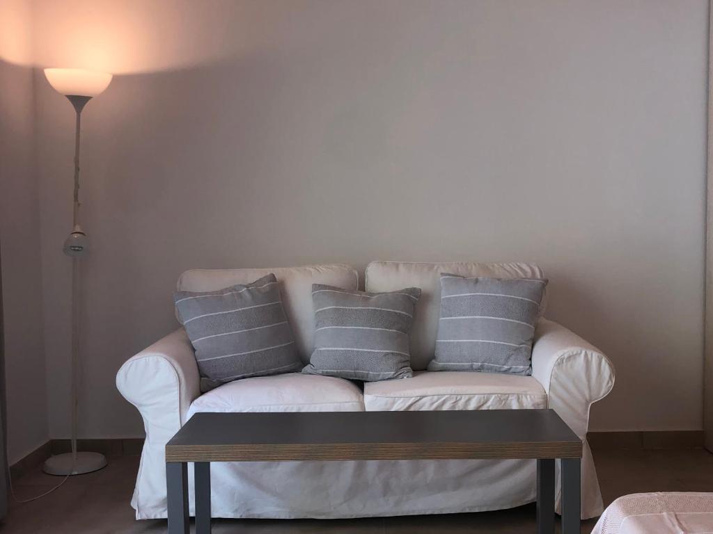 Posezení v ubytování Marina Vista Luxury Studio suites Beach front
