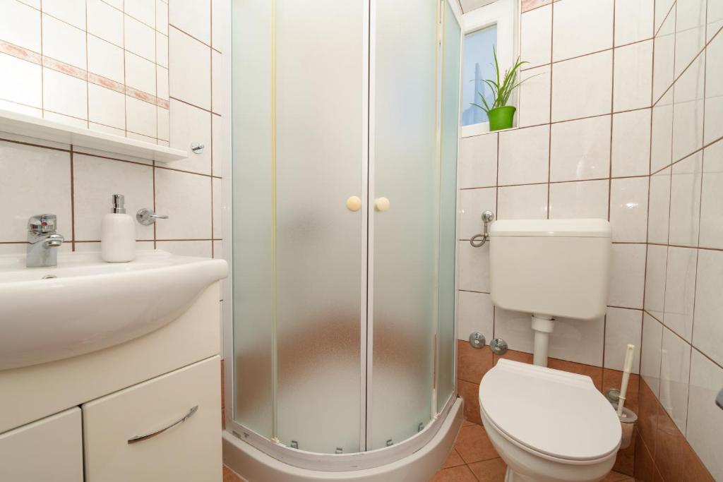 Koupelna v ubytování Apartmani Noris (app2)