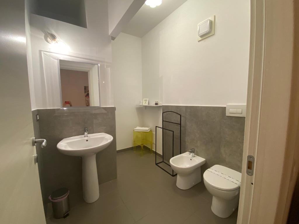 A bathroom at Le Camere di Rosanna