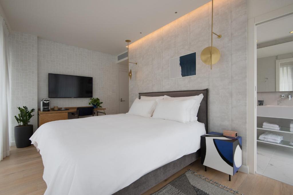 Postel nebo postele na pokoji v ubytování Ink Hotel Tel Aviv
