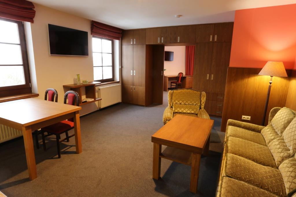 TV a/nebo společenská místnost v ubytování Hotel Hajčman