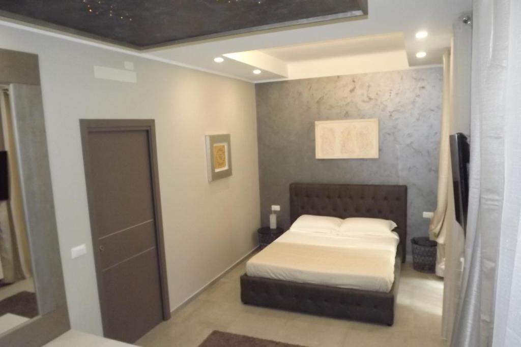 Ein Bett oder Betten in einem Zimmer der Unterkunft HYDROSUITE