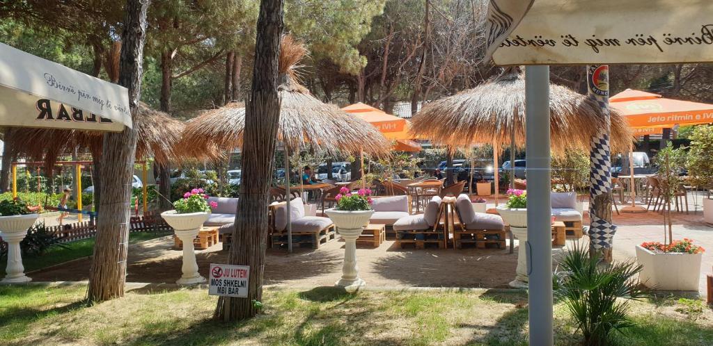 Κήπος έξω από το Lovely Golem Durres apartment