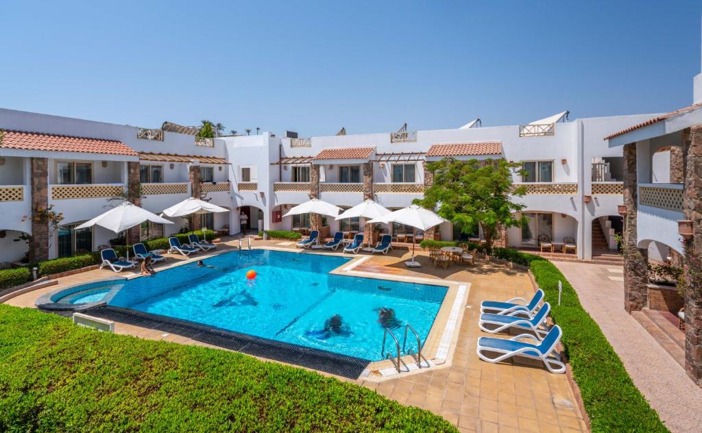 Bazén v ubytování Camel Dive Club & Hotel - Boutique Hotel nebo v jeho okolí