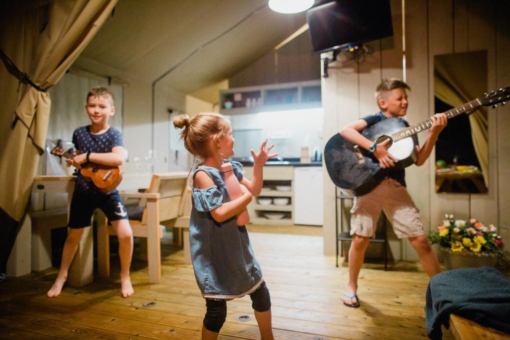 Hostia v ubytovaní Glamping Beach Soline