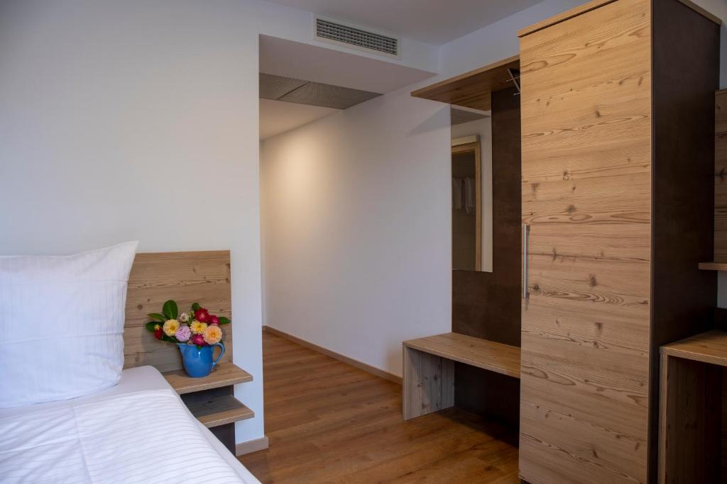 Postel nebo postele na pokoji v ubytování Gasthof Adler
