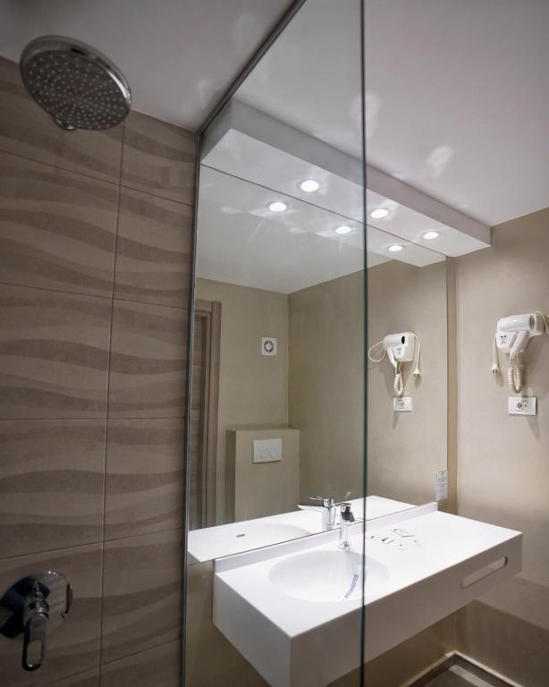 Koupelna v ubytování Hotel Opal