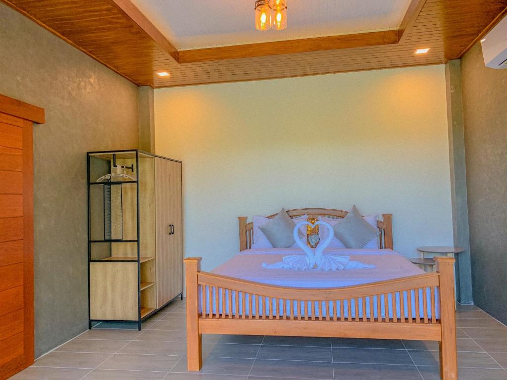 Ein Bett oder Betten in einem Zimmer der Unterkunft Baan View Talay Pool Villas