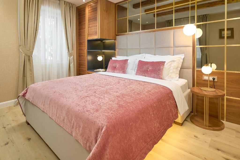 Postel nebo postele na pokoji v ubytování Geremia Luxury Rooms