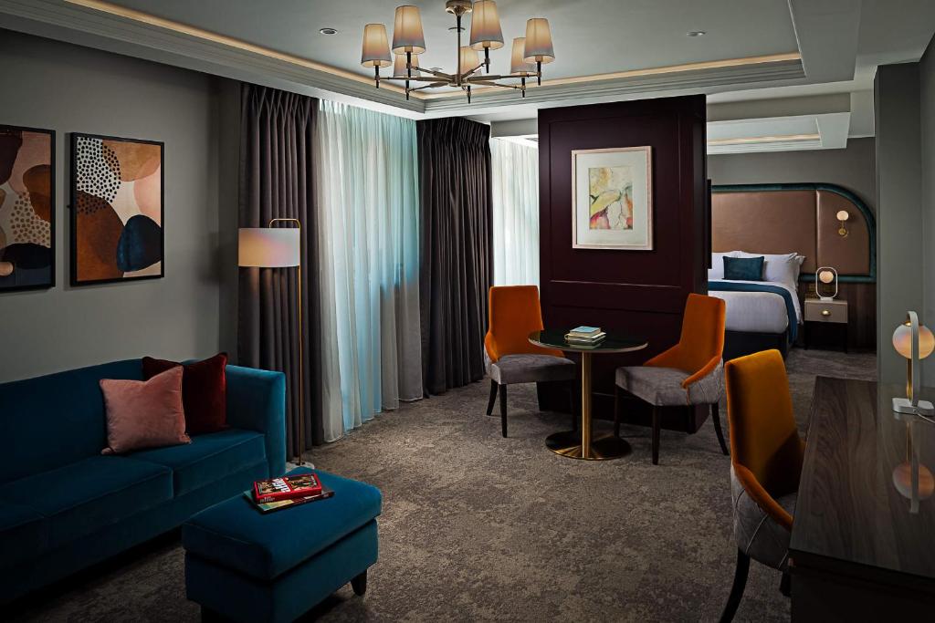 Uma área de estar em The Savoy Hotel