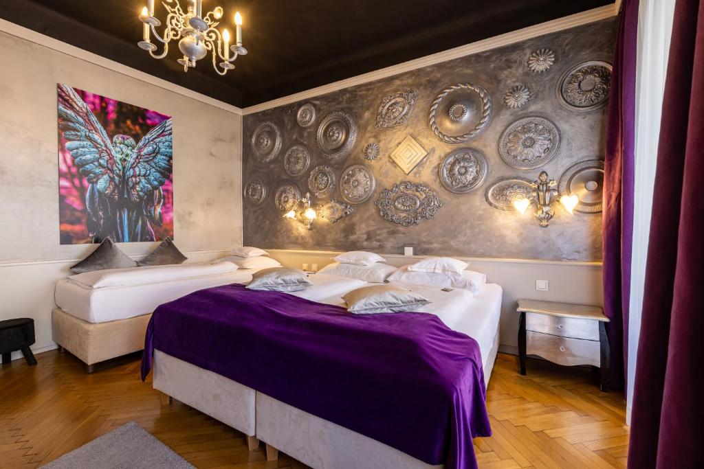 Voodi või voodid majutusasutuse Boutique Hotel Goldenes Lamm Villach toas