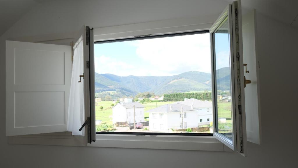 Nespecifikovaný výhled na hory nebo výhled na hory při pohledu z hotelu
