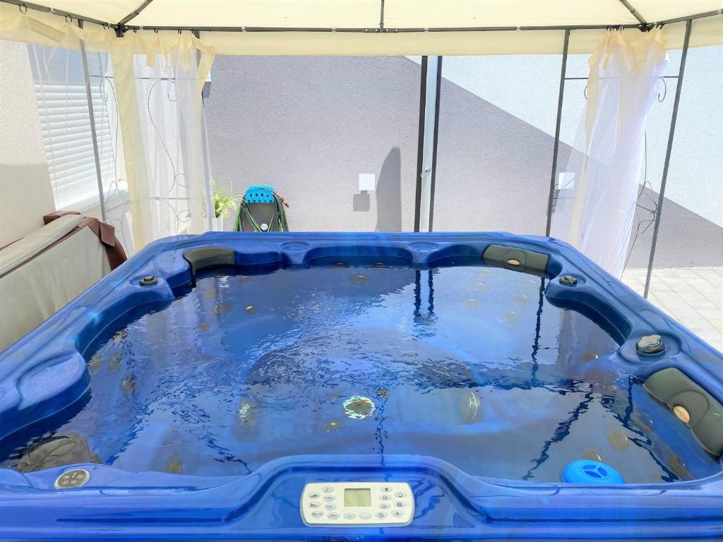 Fotografia z galérie ubytovania Lux Apartment Sea Shell with jacuzzi v destinácii Makarska