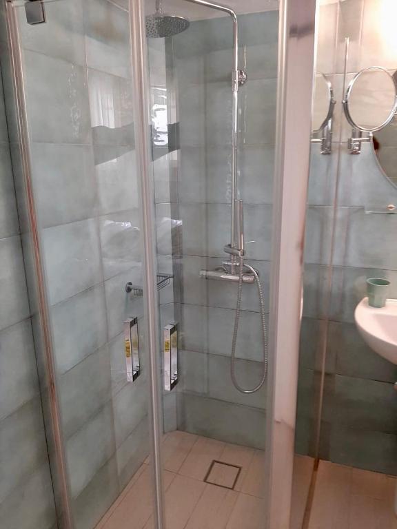 Koupelna v ubytování La maisonnette AKRO