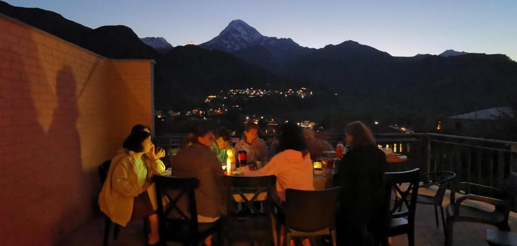 Vista general d'una muntanya o vistes d'una muntanya des de l'hostal o pensió
