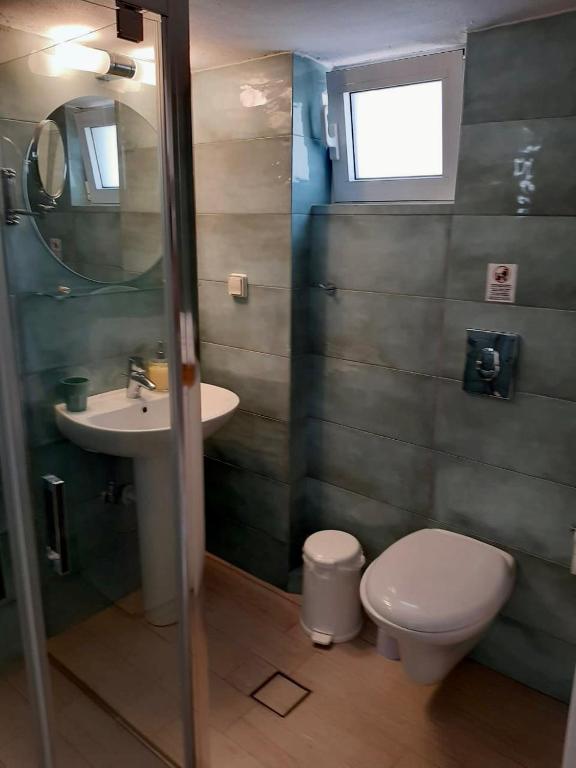 Koupelna v ubytování La maisonnette AKRO