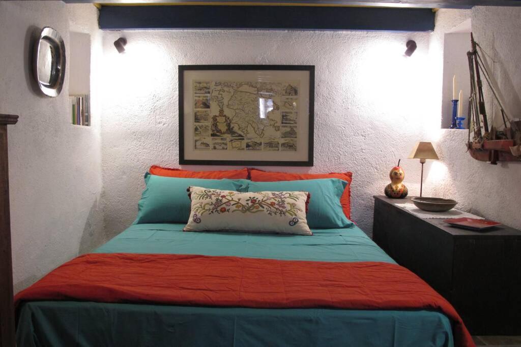 Un ou plusieurs lits dans un hébergement de l'établissement Blue Door (in the castle of Monembasia)