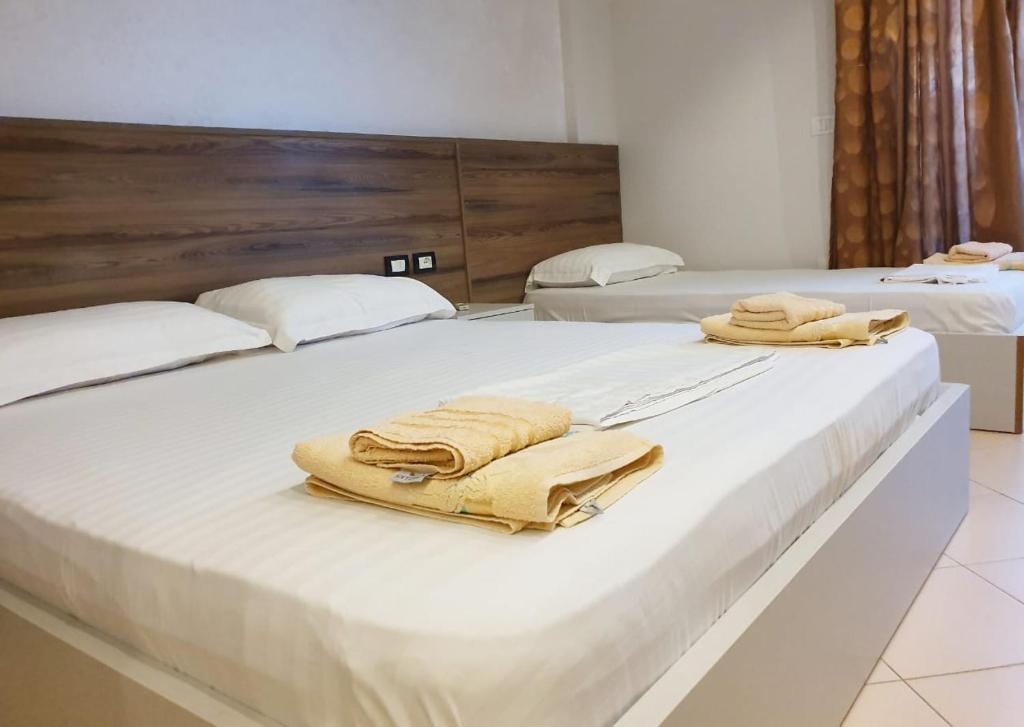 A bed or beds in a room at Hotel Kamomil