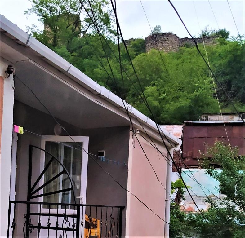Edifici on està situat l'hostal o pensió
