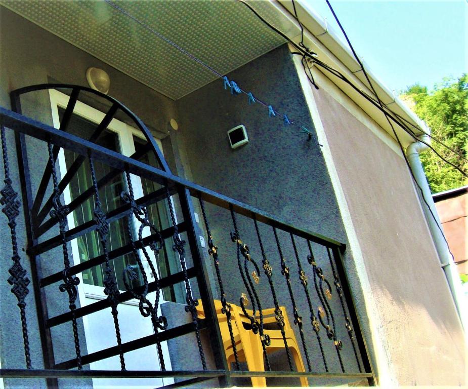 Balcó o terrassa a Irakli Guesthouse