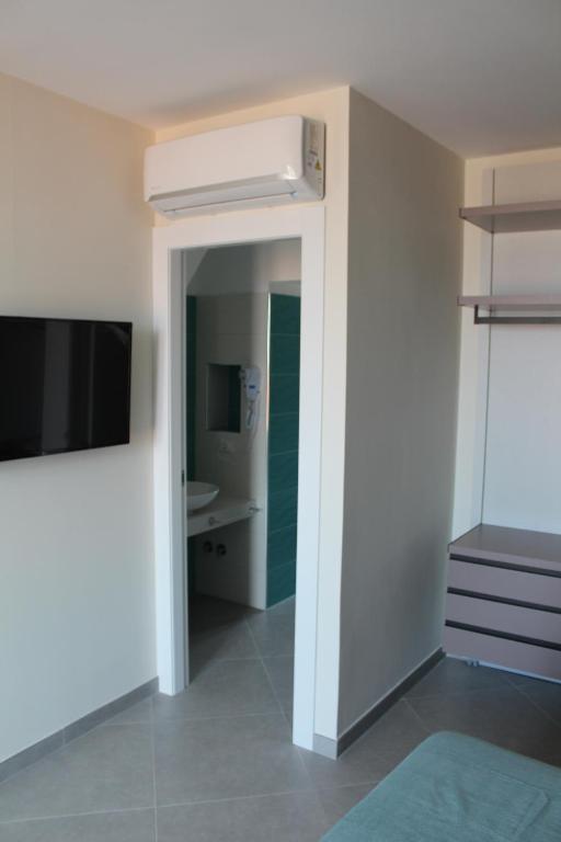 TV a/nebo společenská místnost v ubytování Margiò House