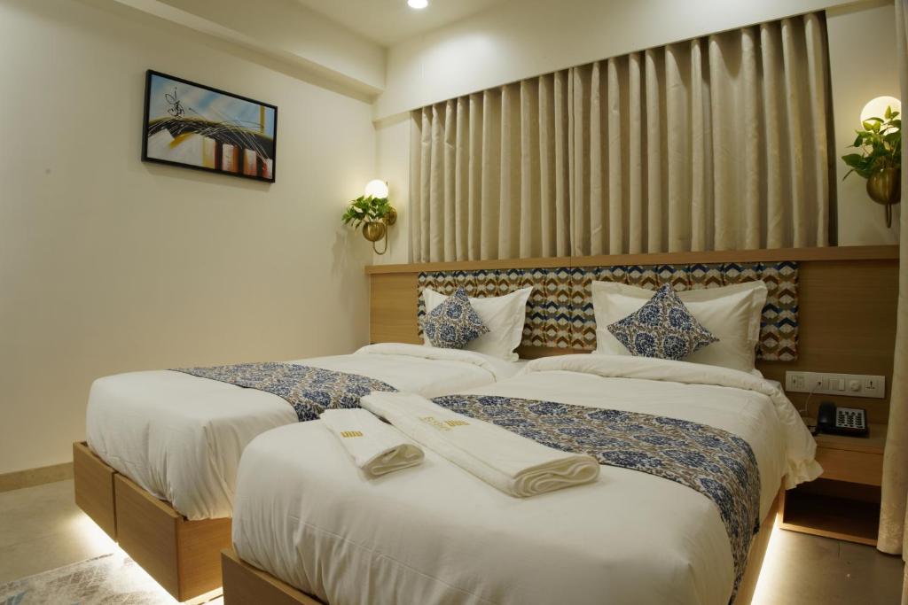 Postel nebo postele na pokoji v ubytování Hotel Elysian Residency