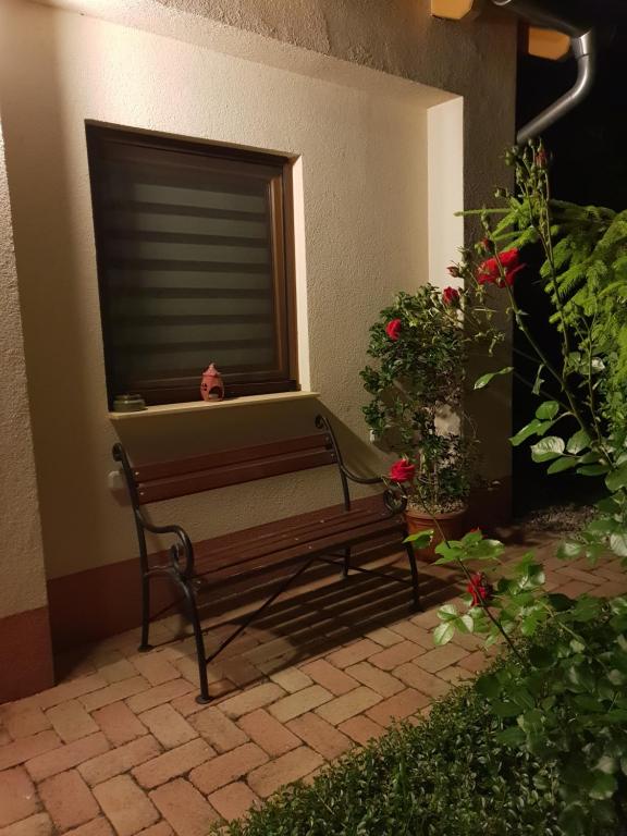 Vonkajšia záhrada v ubytovaní Füred Deluxe Garden Apartment