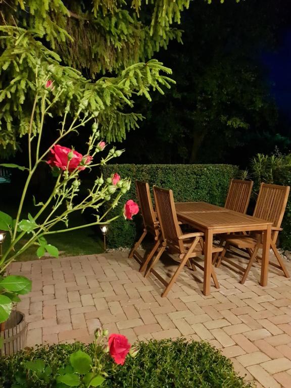 Vonkajšia záhrada v ubytovaní Füred Deluxe Garden Apartment
