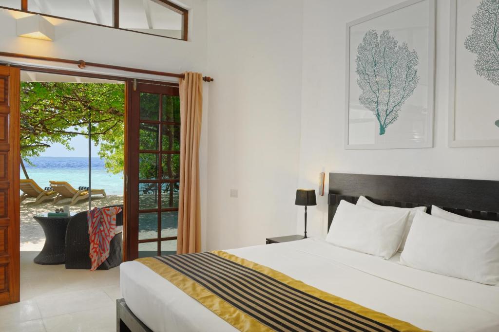 Embudu Village Maldives - 6