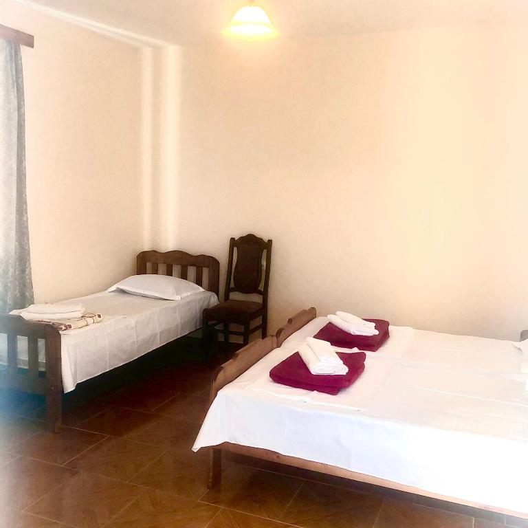 Llit o llits en una habitació de Nika Inn Kobuleti