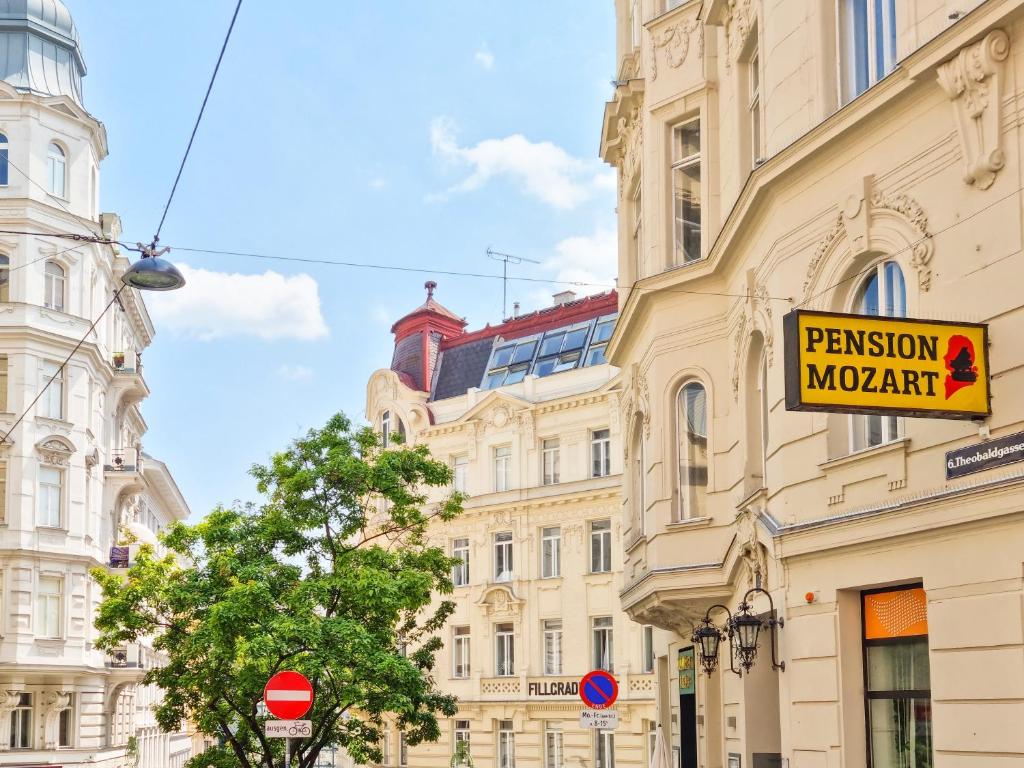 Um certificado, prémio, placa ou documento mostrado em Pension Mozart - Newly Renovated