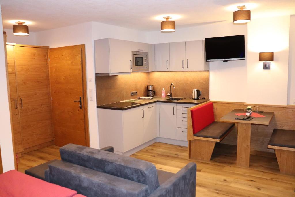 Kuchyň nebo kuchyňský kout v ubytování Haus Alpenflora