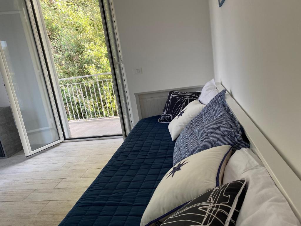 A bed or beds in a room at Artaleammare