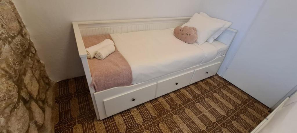 Posteľ alebo postele v izbe v ubytovaní Beach front AmF Holiday Home