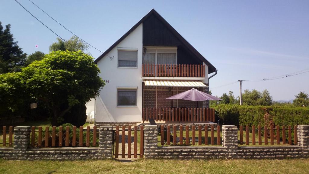 Budova, v ktorej sa dovolenkový dom nachádza