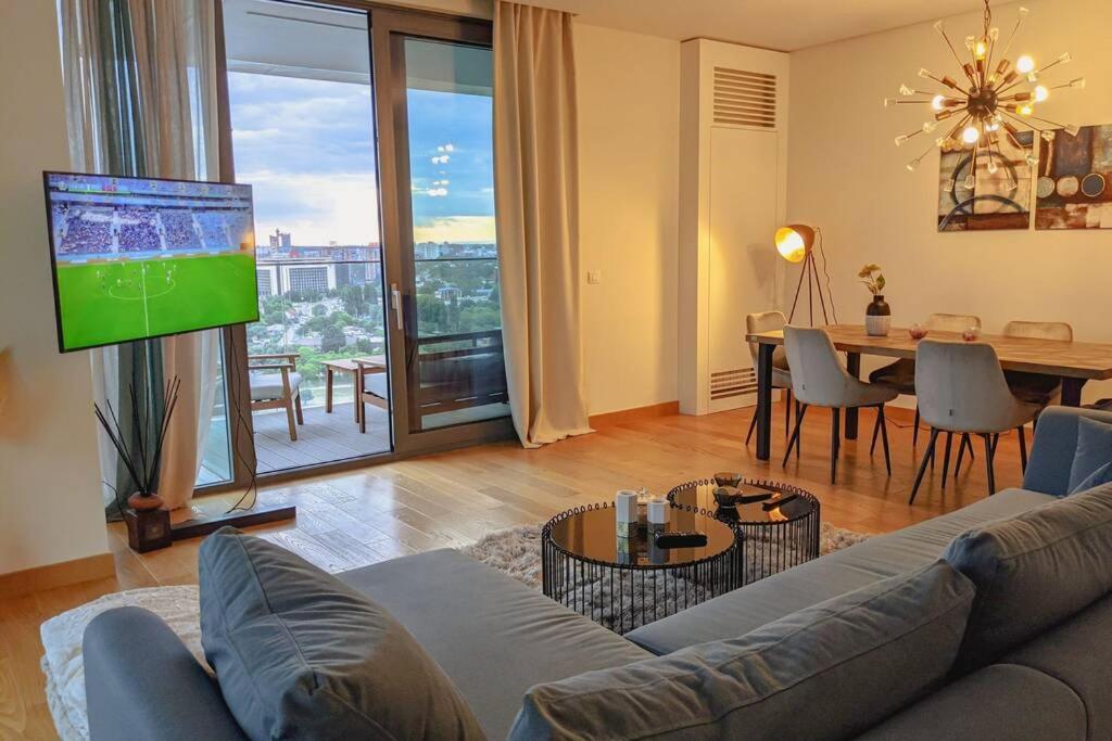 Luxurious 3 bedroom apartment with an amazing view in the heart of Belgrade., Sajmište, Serbia - Booking.com