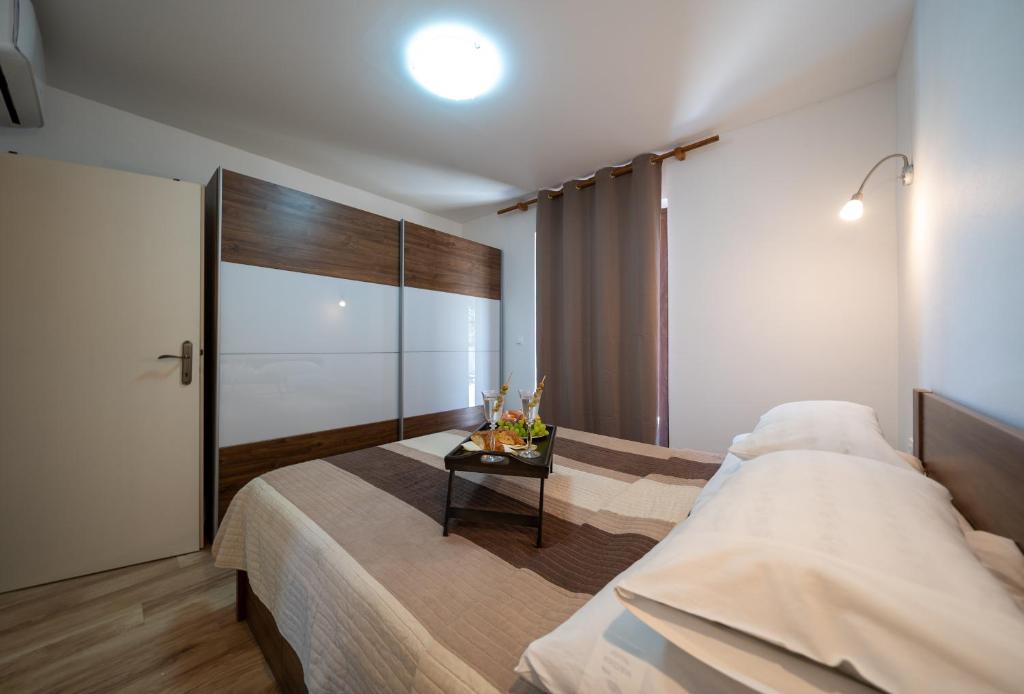 Postel nebo postele na pokoji v ubytování VILLA KARLA
