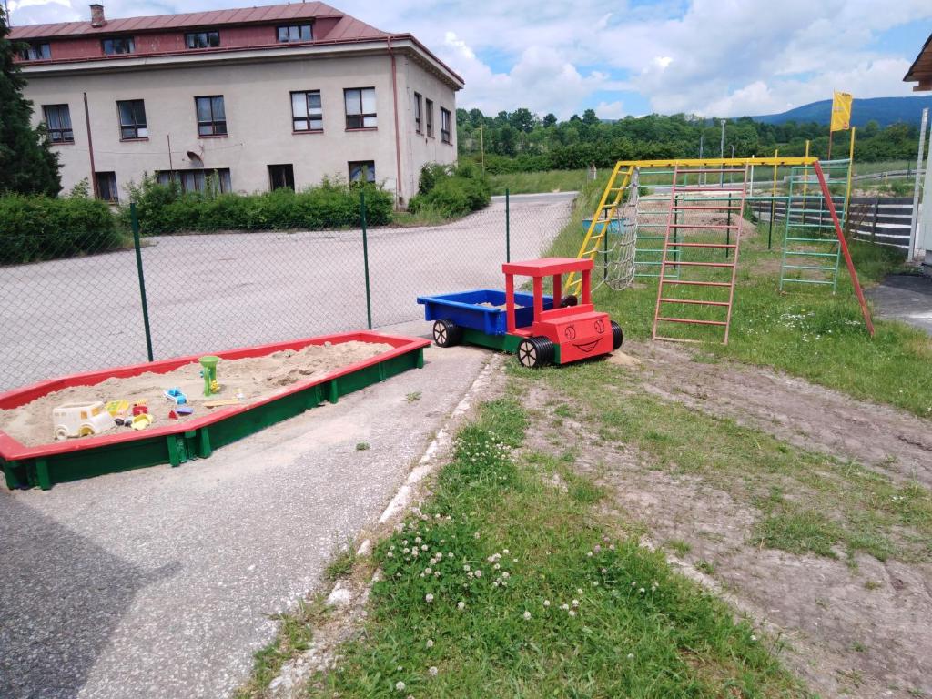 Herní místnost nebo prostor pro děti v ubytování Family Bungalows & Camp