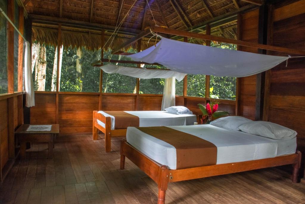 Postel nebo postele na pokoji v ubytování Wasai Tambopata Lodge