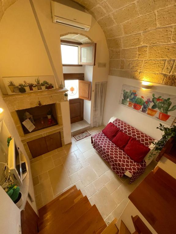 an overhead view of a living room with a couch at IL PUMO ROSSO in Polignano a Mare