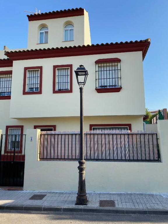 Sevilla Saltera casa RURAL cerca centro de Sevilla Familiar - Trabajo - Wifi - Casa De Cinco Dormitorios