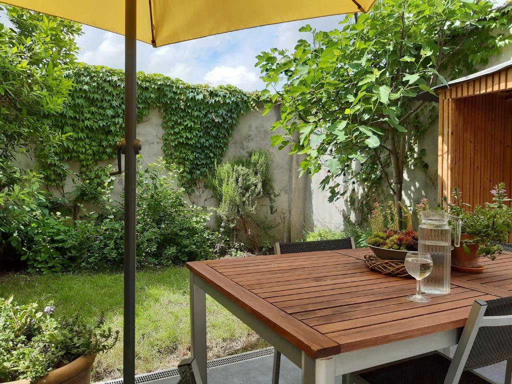 Zahrada ubytování Quiet apartment in Antwerp near parc - B&B InterMezzo - business & leisure