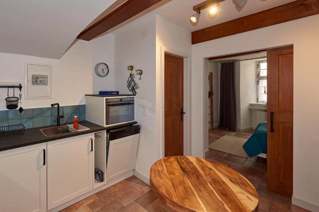 Kuchyň nebo kuchyňský kout v ubytování Ferienwohnung in Rheinfelder Altstadt