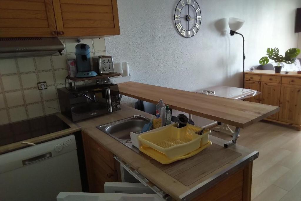 Kuchyň nebo kuchyňský kout v ubytování Appartement 604 avec vue sur la vallée de la Cerdagne