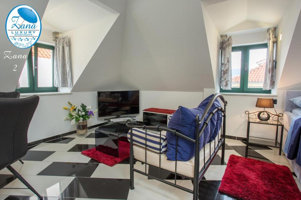 Televízia a/alebo spoločenská miestnosť v ubytovaní Zana Luxury Studios Split center