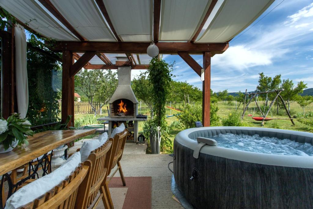 Vonkajšia záhrada v ubytovaní Holiday Home Sinac