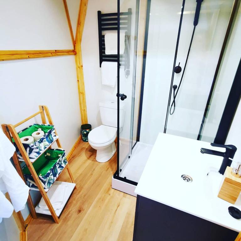 Kúpeľňa v ubytovaní Nad Narvią - Glamp