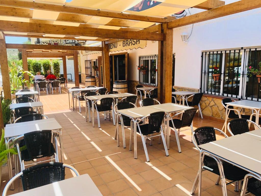 Reštaurácia alebo iné gastronomické zariadenie v ubytovaní Hotel Sorbas