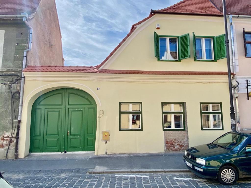 Old Town Inn - Housity